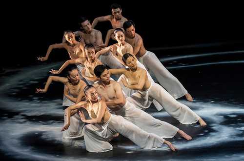 Moon Water - Cloud Gate Dance Theatre of Taiwan